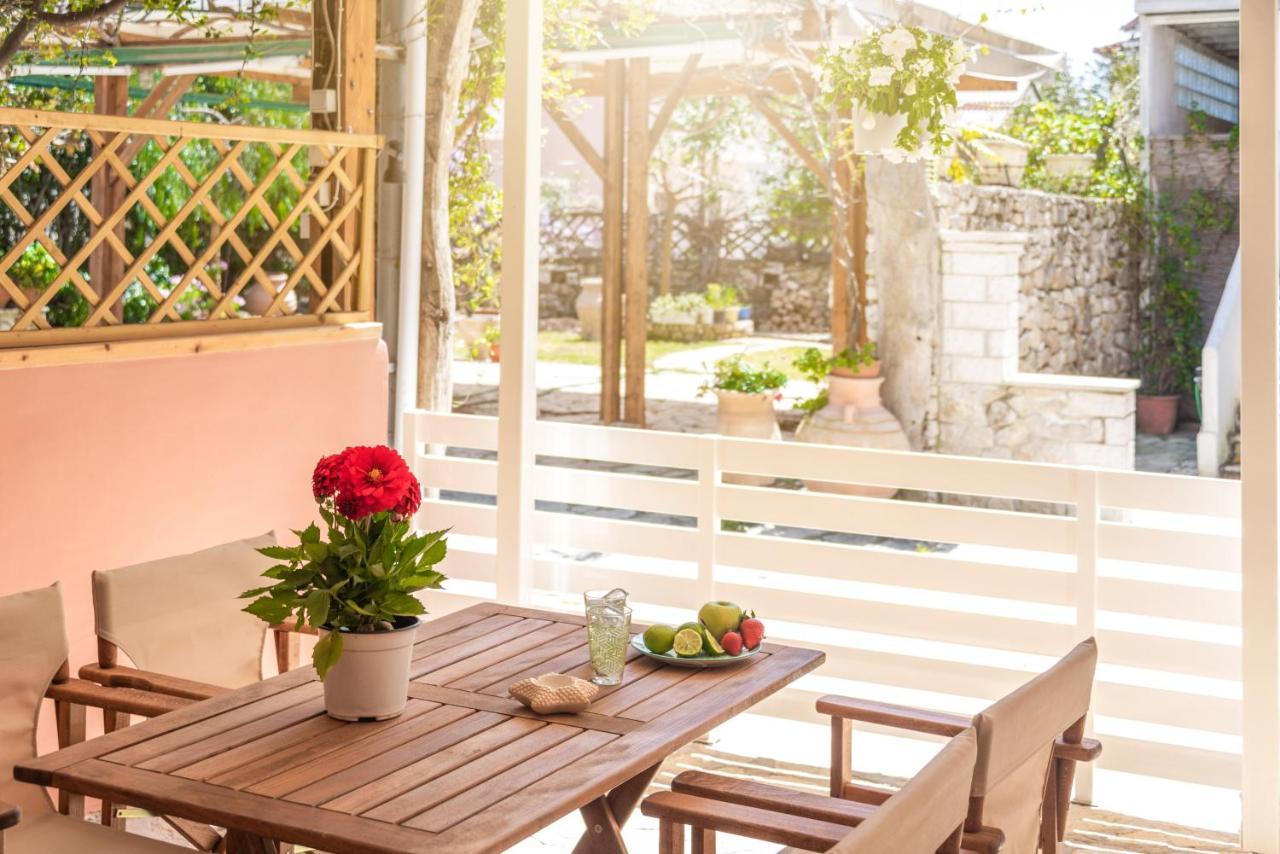 Apartment τrilogy Sívota